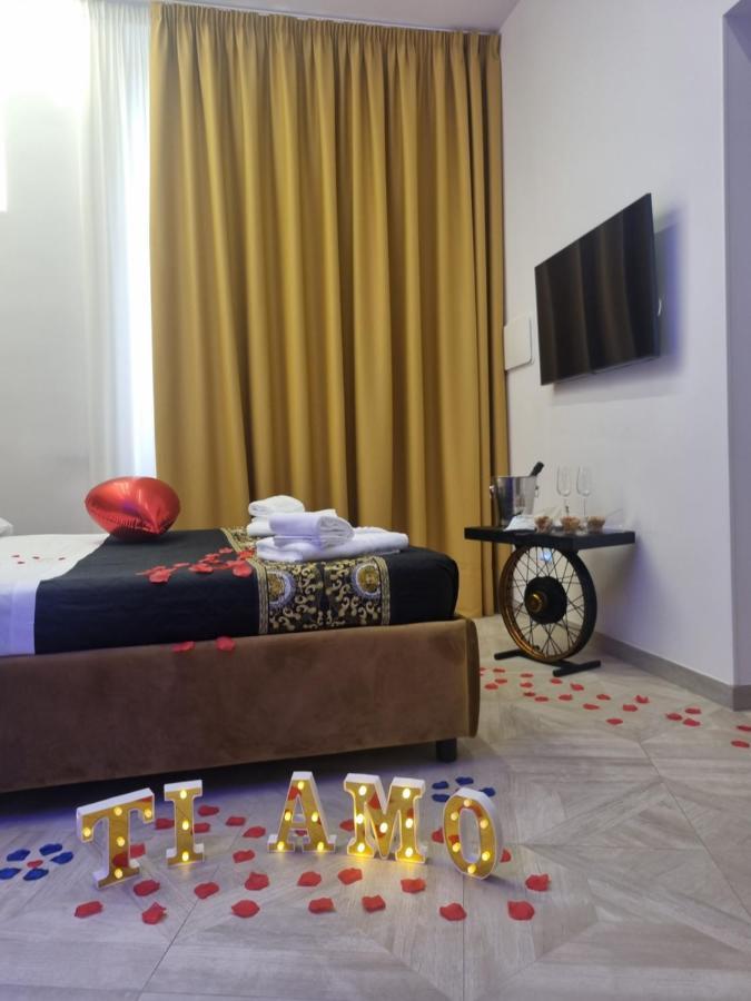 Twin Towers Naples Luxury Bed & Breakfast Exterior photo