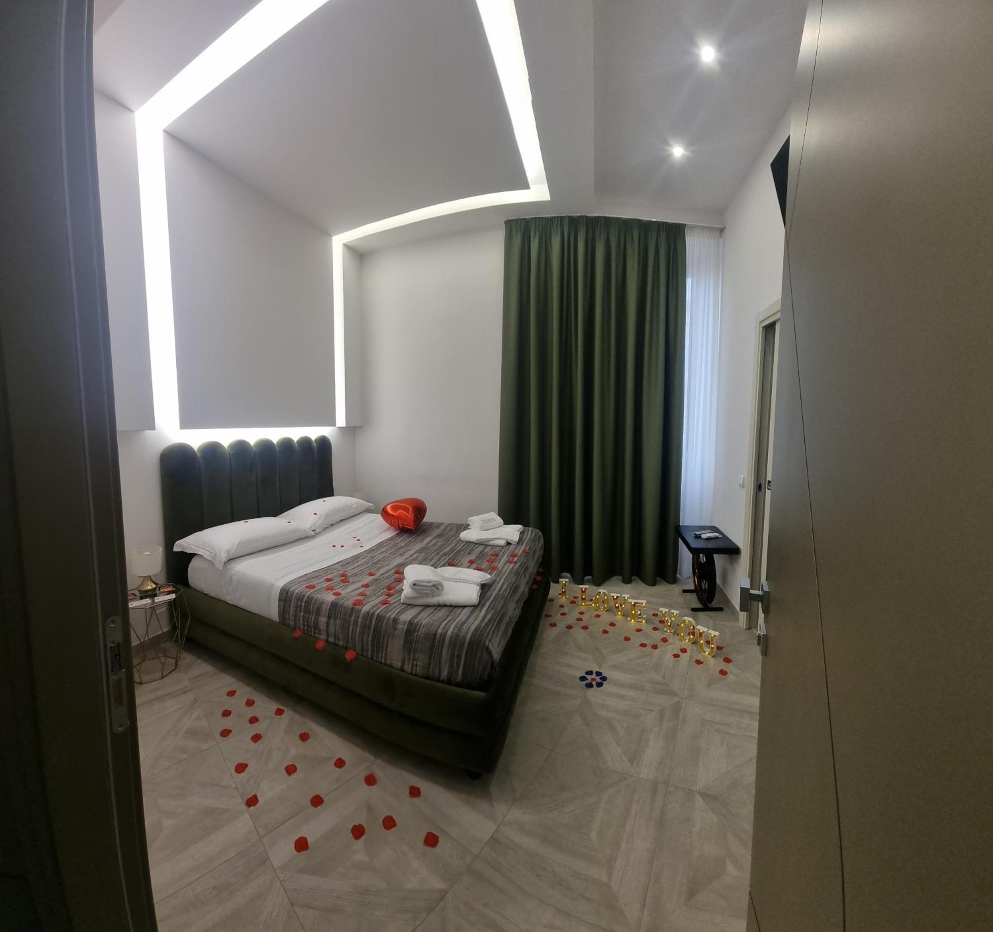 Twin Towers Naples Luxury Bed & Breakfast Exterior photo